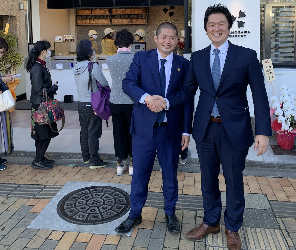 マルクス社長との握手シーン